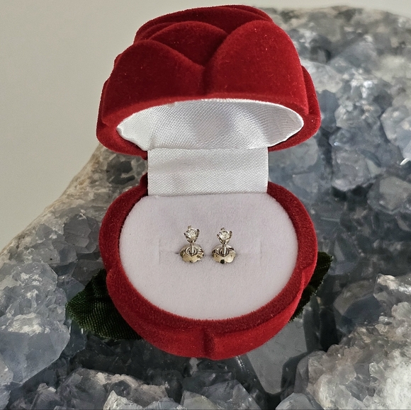 Genuine diamond stud earrings in 14k white gold. - Picture 6 of 6